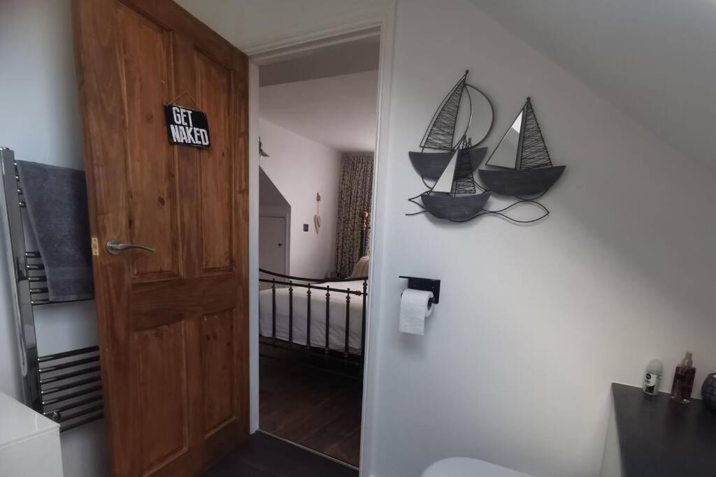 Sunny Family With Parking. Jacuzzi Bath Perfect For Relaxing And Unwinding Holiday home