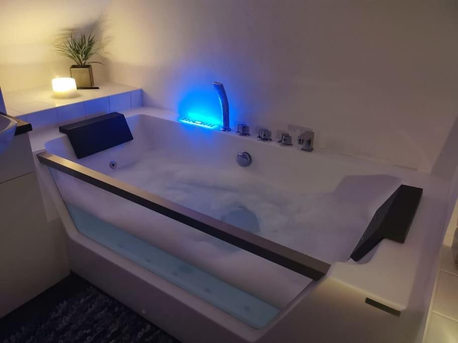 Holiday home Sunny Family With Parking. Jacuzzi Bath Perfect For Relaxing And Unwinding