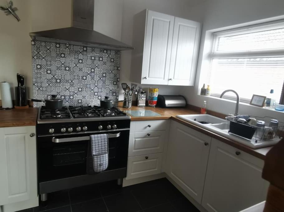 Sunny Family With Parking. Jacuzzi Bath Perfect For Relaxing And Unwinding Whitstable