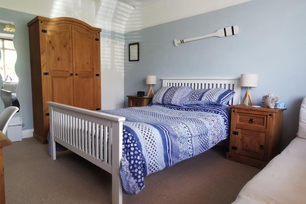 Sunny Family With Parking. Jacuzzi Bath Perfect For Relaxing And Unwinding Whitstable