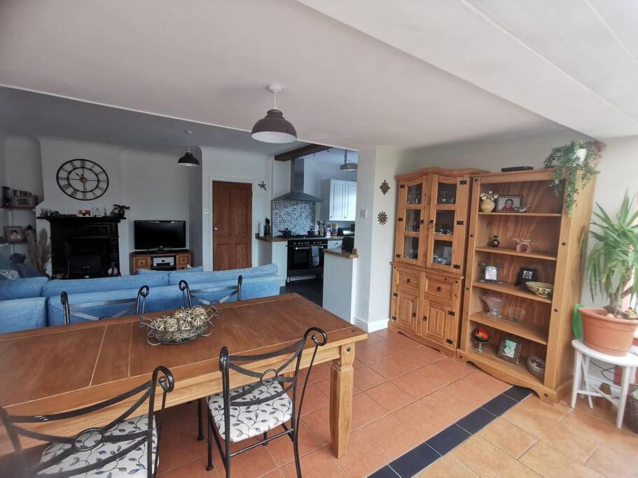 Holiday home Sunny Family With Parking. Jacuzzi Bath Perfect For Relaxing And Unwinding *