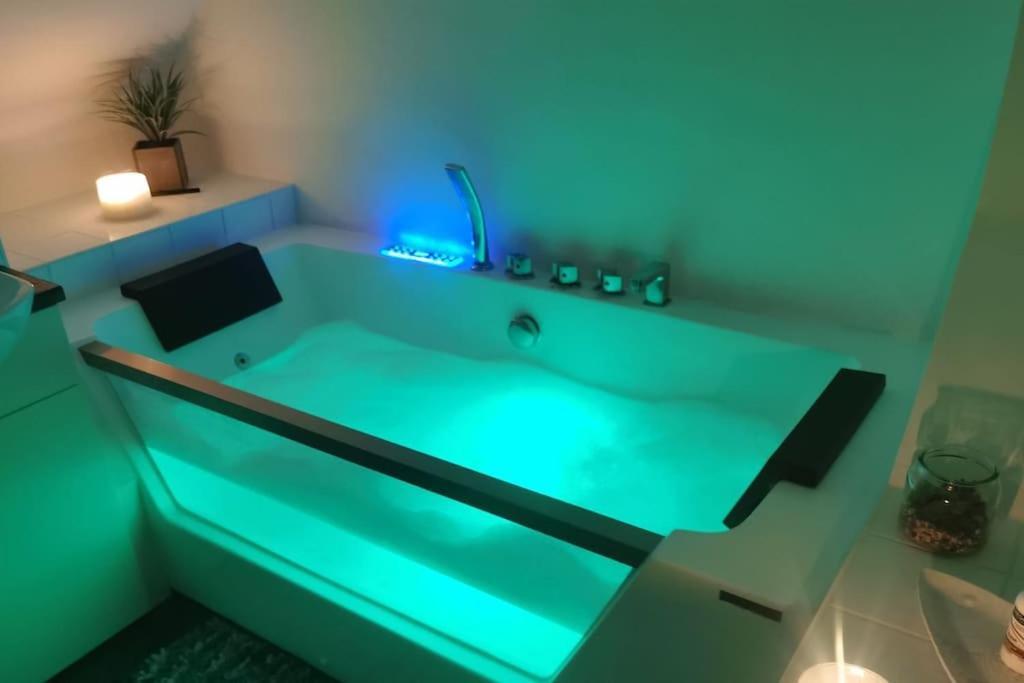 Holiday home Sunny Family With Parking. Jacuzzi Bath Perfect For Relaxing And Unwinding Whitstable