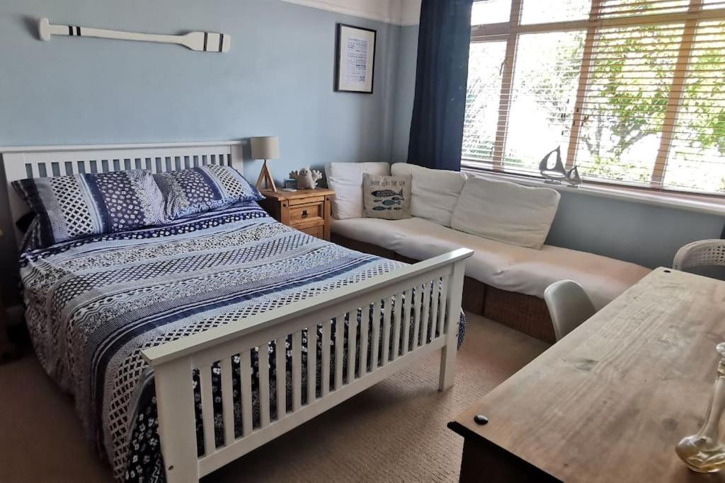 Sunny Family With Parking. Jacuzzi Bath Perfect For Relaxing And Unwinding Holiday home
