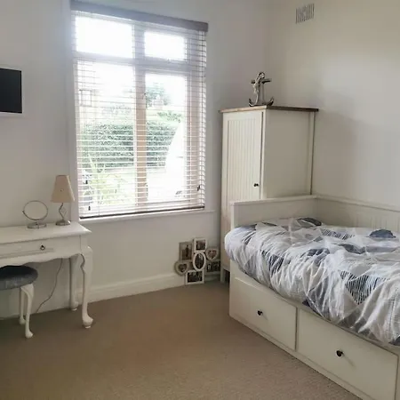 Sunny Family Residence With Parking. Jacuzzi Bath Perfect For Relaxing And Unwinding Whitstable Exterior foto